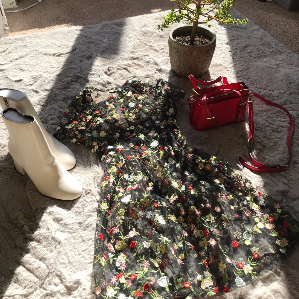 Look, don’t touch floral mesh mini dress